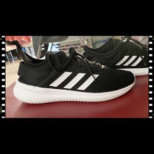 Adidas Cloudfoam QT Racer Ladies*MINT COND?
Size 8